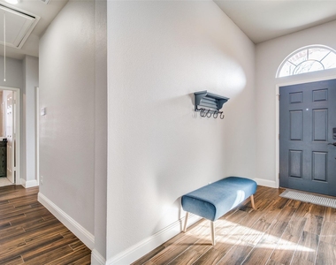 4916 Auburn Drive - Photo Thumbnail 2