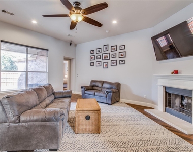 4916 Auburn Drive - Photo Thumbnail 7