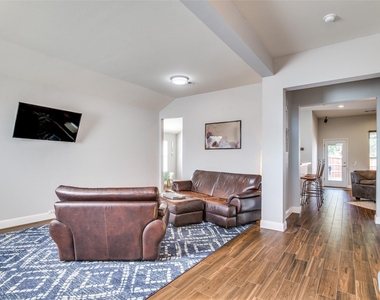 4916 Auburn Drive - Photo Thumbnail 3