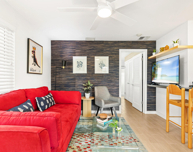 615 Ne 10th Avenue - Photo Thumbnail 1