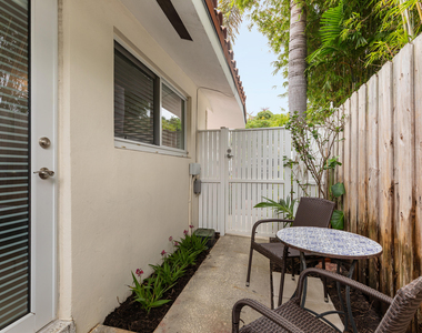 615 Ne 10th Avenue - Photo Thumbnail 12