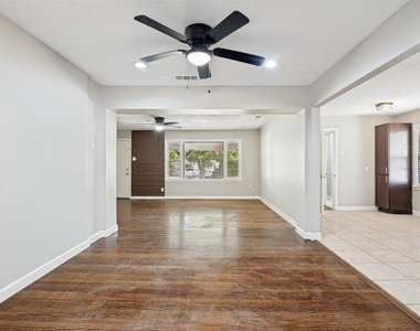 1913 Landa Drive - Photo Thumbnail 3