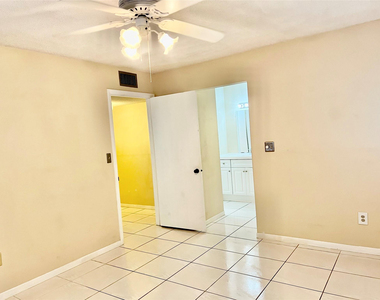 9718 S Belfort Circle - Photo Thumbnail 8