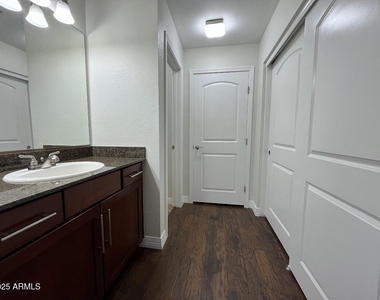 2025 E Campbell Avenue - Photo Thumbnail 13