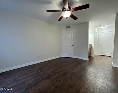 2025 E Campbell Avenue - Photo Thumbnail 12