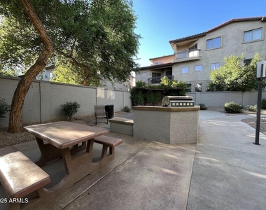 2025 E Campbell Avenue - Photo Thumbnail 18