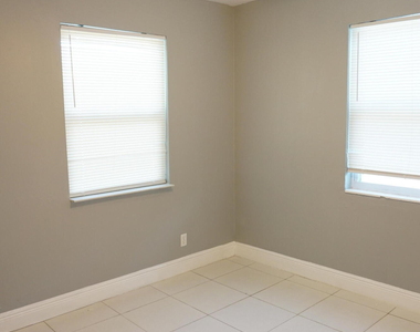 1456 W 29th Street - Photo Thumbnail 6