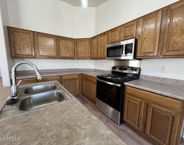 2046 S 171st Drive - Photo Thumbnail 6