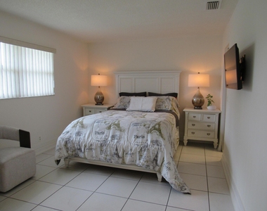 5780 Fernley Drive W - Photo Thumbnail 3