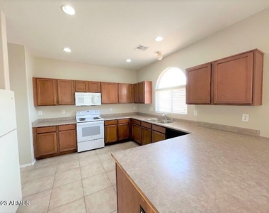 2417 S 90th Glen - Photo Thumbnail 14