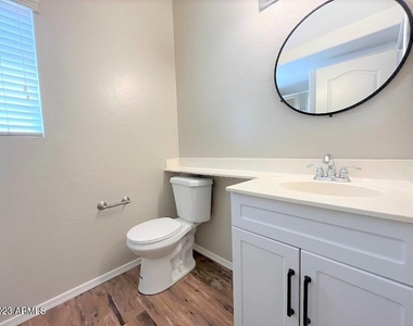 2417 S 90th Glen - Photo Thumbnail 7