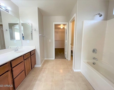 2417 S 90th Glen - Photo Thumbnail 32