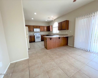 2417 S 90th Glen - Photo Thumbnail 11