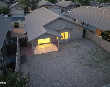 31111 N Claridge Circle - Photo Thumbnail 12