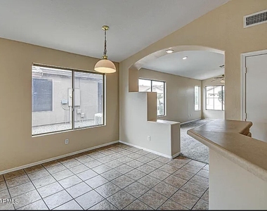 31111 N Claridge Circle - Photo Thumbnail 8