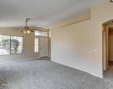 31111 N Claridge Circle - Photo Thumbnail 10