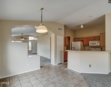 31111 N Claridge Circle - Photo Thumbnail 4