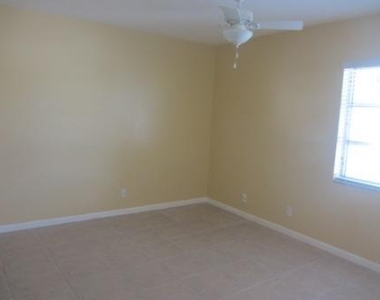 626 Nw 13th Street - Photo Thumbnail 2