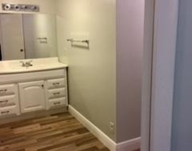 9901 Westview Drive - Photo Thumbnail 6