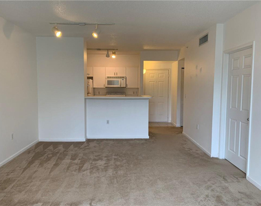 630 S Sapodilla Avenue - Photo Thumbnail 4