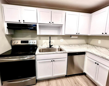 7000 Nw 17th Street - Photo Thumbnail 1