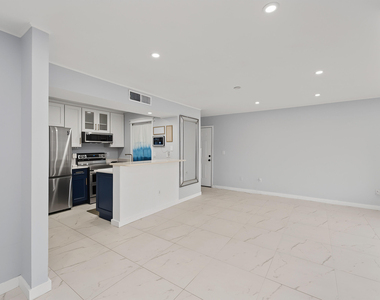 1259 Sw 46th Avenue - Photo Thumbnail 3