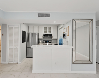 1259 Sw 46th Avenue - Photo Thumbnail 4