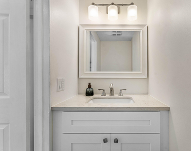 2503 Ne 15th Street - Photo Thumbnail 24