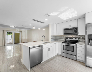 2503 Ne 15th Street - Photo Thumbnail 8