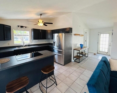1134 6th Street - Photo Thumbnail 9