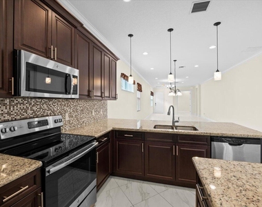 11147 Sw Visconti Way - Photo Thumbnail 8