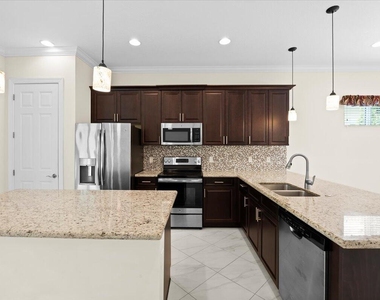 11147 Sw Visconti Way - Photo Thumbnail 7