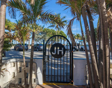 305 N Pompano Beach Boulevard - Photo Thumbnail 23