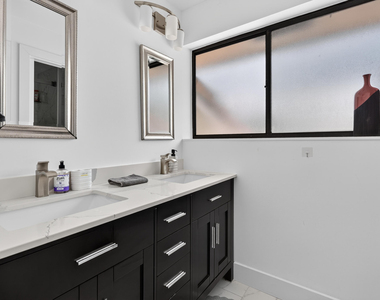 222 Old Meadow Way - Photo Thumbnail 17