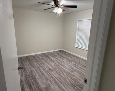 2289 Se Carnation Avenue - Photo Thumbnail 13