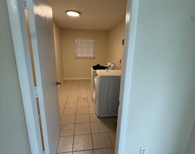 2289 Se Carnation Avenue - Photo Thumbnail 8