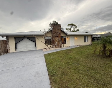 2289 Se Carnation Avenue - Photo Thumbnail 12