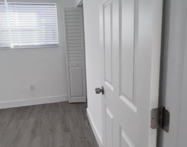 517 Nw 16th Avenue - Photo Thumbnail 4