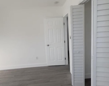 517 Nw 16th Avenue - Photo Thumbnail 3
