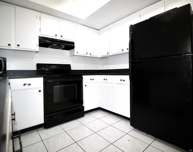 6287 Scotch Pine Lane - Photo Thumbnail 4