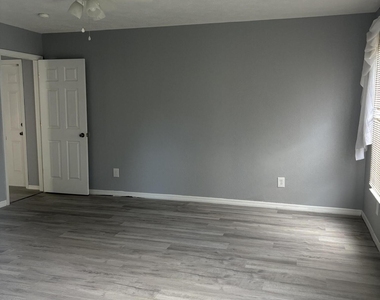 1641 Se Clearmont Street - Photo Thumbnail 9