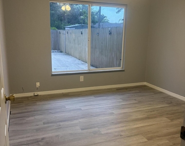 1641 Se Clearmont Street - Photo Thumbnail 6