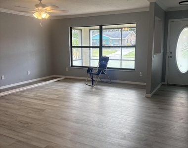 1641 Se Clearmont Street - Photo Thumbnail 3
