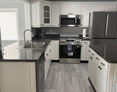 1641 Se Clearmont Street - Photo Thumbnail 10