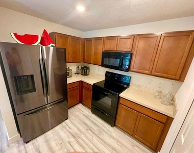 1348 Se Bayharbor Street - Photo Thumbnail 5