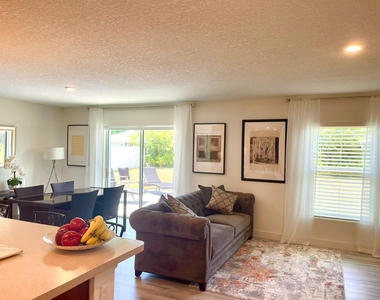 1348 Se Bayharbor Street - Photo Thumbnail 8