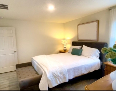 1348 Se Bayharbor Street - Photo Thumbnail 12