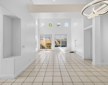 7848 Travelers Tree Drive - Photo Thumbnail 4
