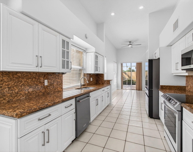 7848 Travelers Tree Drive - Photo Thumbnail 15