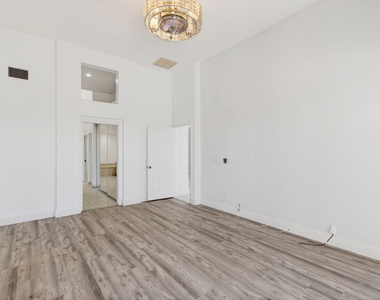 7848 Travelers Tree Drive - Photo Thumbnail 24
